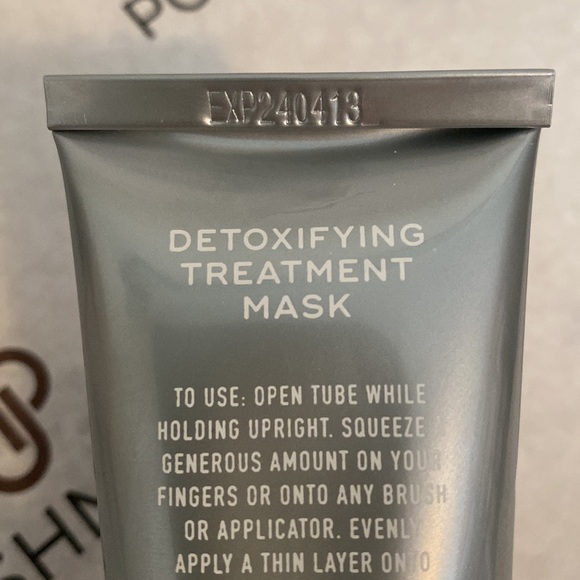 DETOXIFYING TREATMENT MASK - Picture 4 of 8